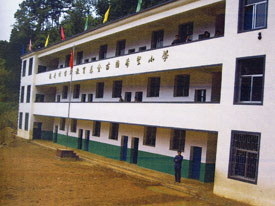 In 2006, HKS Education Fund supported Christian Action, an NGO, in building the Longjing Primary School in Longtoushan Town, Ludian, Zhaotong, Yunnan Province. The new premises with updated facilities have greatly improved the local teaching conditions.