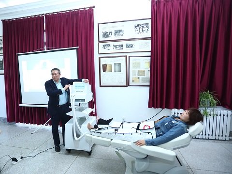 The seminar on "New Concepts in Sports Rehabilitation" held at Tsinghua University on 21 October 2019, included a demonstration of the functions and operating procedures of the rehabilitation devices donated by the HKS Education Fund.