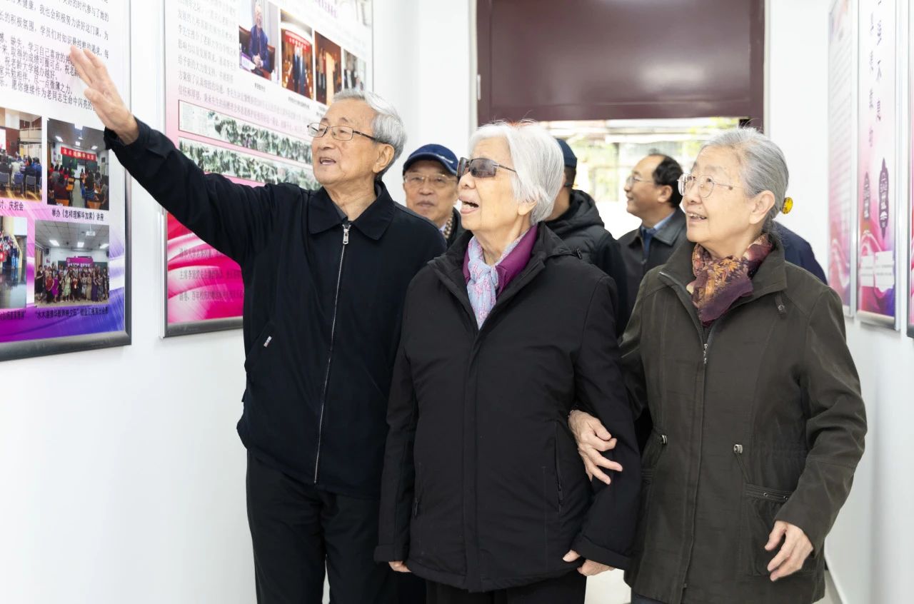 In 2024, HKS Education Fund supported the establishment of an elderly education development fund for Tsinghua's College for Senior Citizens. Former leaders from Tsinghua University visited the college, bringing fresh inspiration and momentum for its future growth.