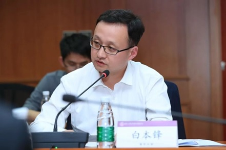 Bai Benfeng, Director of the Student Affairs Department of the Tsinghua University Party Committee, shared his working experience.