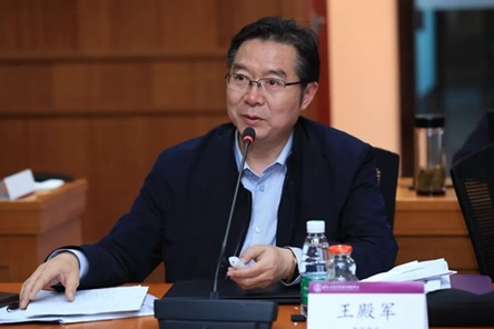 Wang Dianjun, Principal of Tsinghua University High School, gave an introduction to the curriculum of the school regarding moral education and shared his experience.